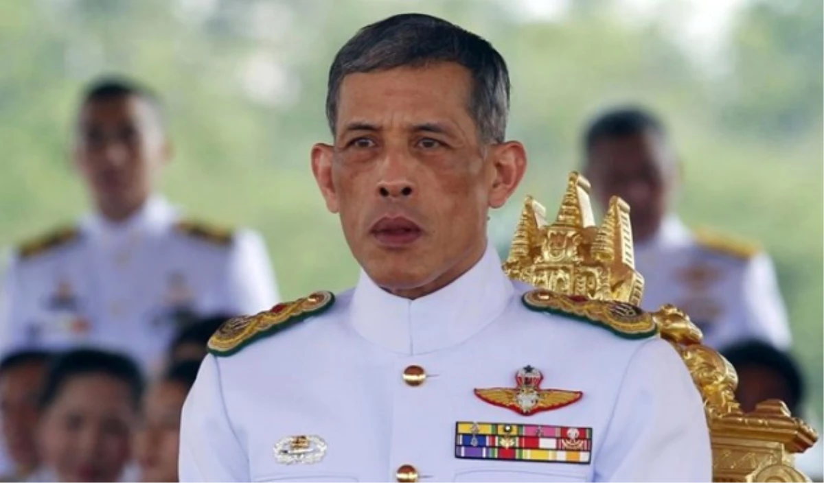 Tayland Kralı\'na Plastik Mermi Atıldı