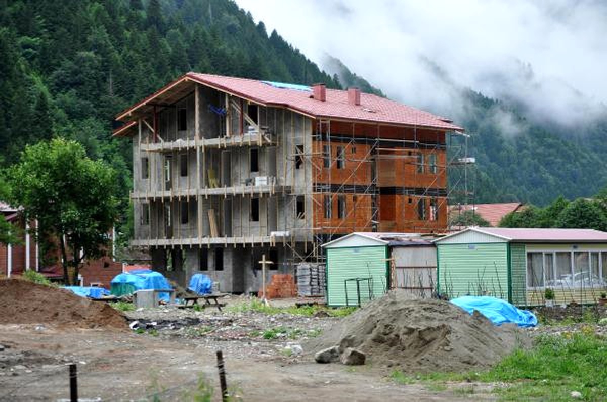 Turizm Merkezi Uzungöl\'de İmar Kirliliği Yaşanıyor