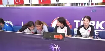 Üçüz Kız Kardeşler Basketbol Hakemi Oldu