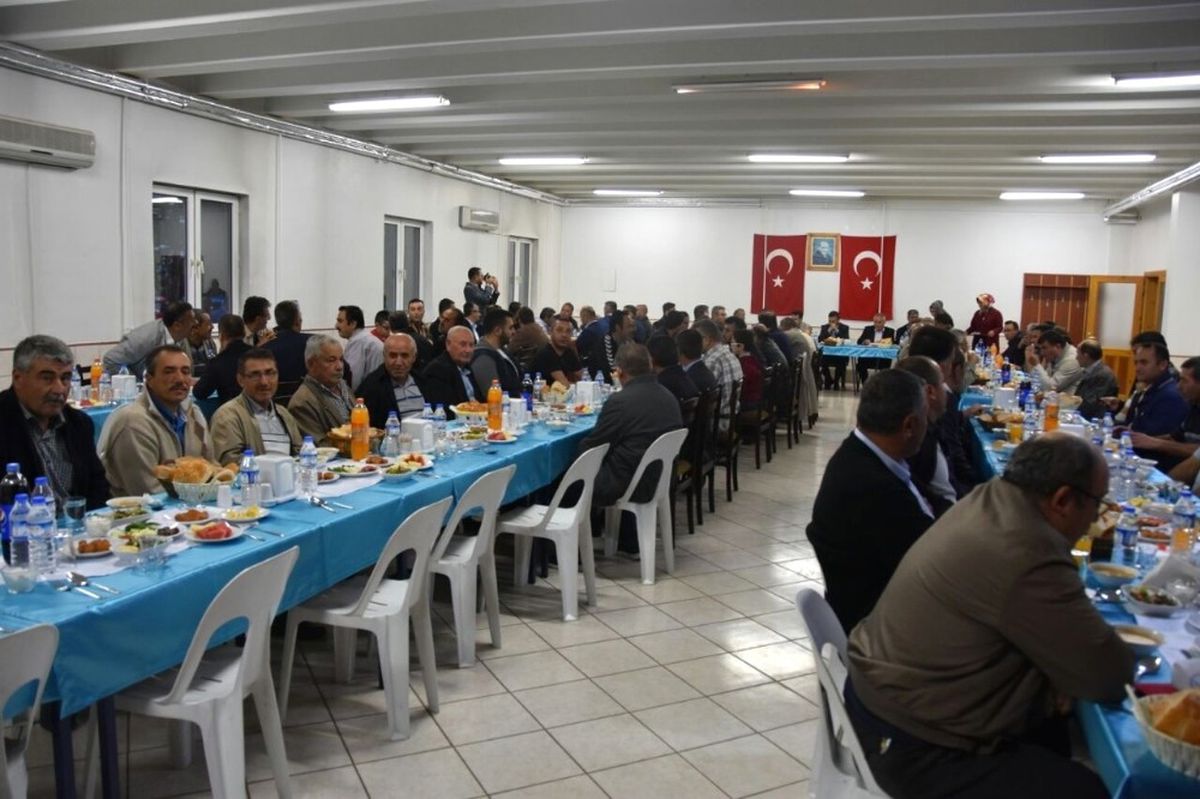 Vali Aktaş Özel İdare Çalışanları ile İftarda Buluştu