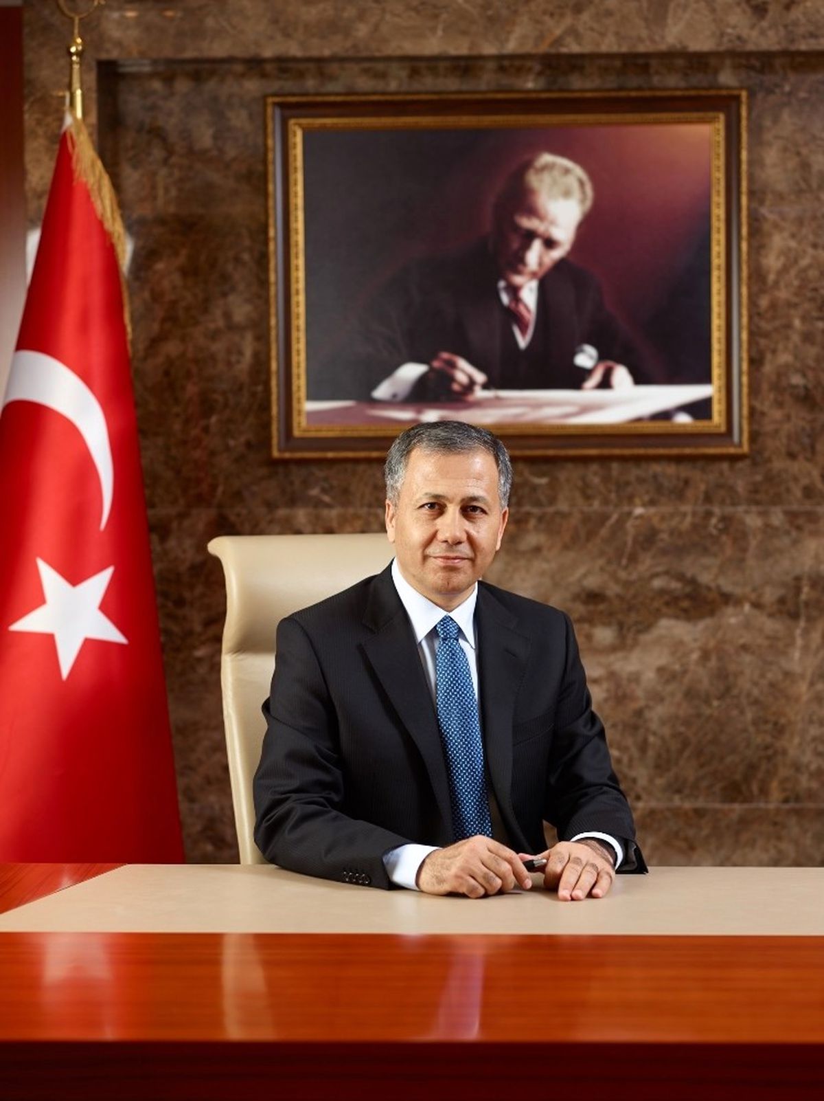 Vali Yerlikaya, "Bin Aydan Daha Hayırlı Kadir Gecemiz Mübarek Olsun"