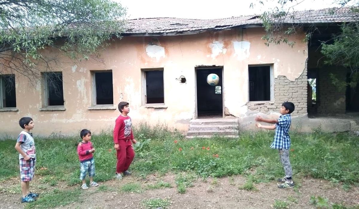 Yıkılmaya Yüz Tutan Okul Tehlike Saçıyor