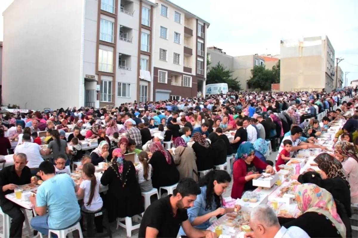 2 Bin Süleymanpaşalı Oruçlarını Birlikte Açmanın Mutluluğunu Yaşadı