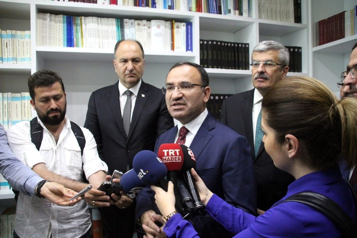 Adalet Bakanı Bekir Bozdağ, "Benim Söylediğim Laflarla Kılıçdaroğlu\'nun Söylediği Lafları Yan Yana...