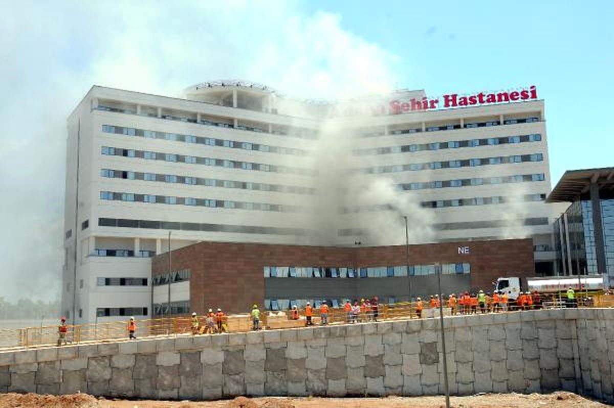 Adana Şehir Hastanesi\'nde Yangın (3)