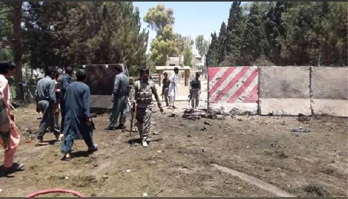 Afganistan\'da Bankaya Bombalı Saldırıda Çok Sayıda Ölü Var (2)