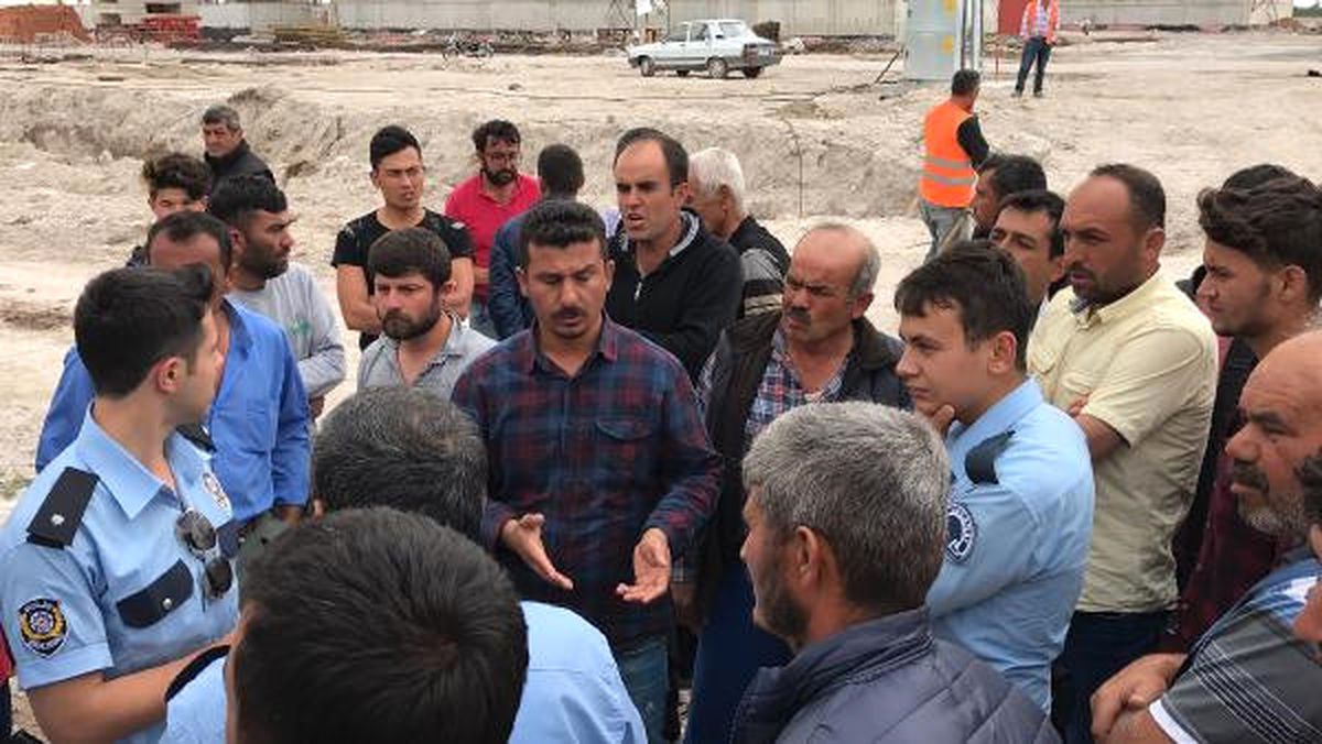 Aksaray\'da 3 Aydır Maaş Alamayan İnşaat İşçileri İş Bıraktı
