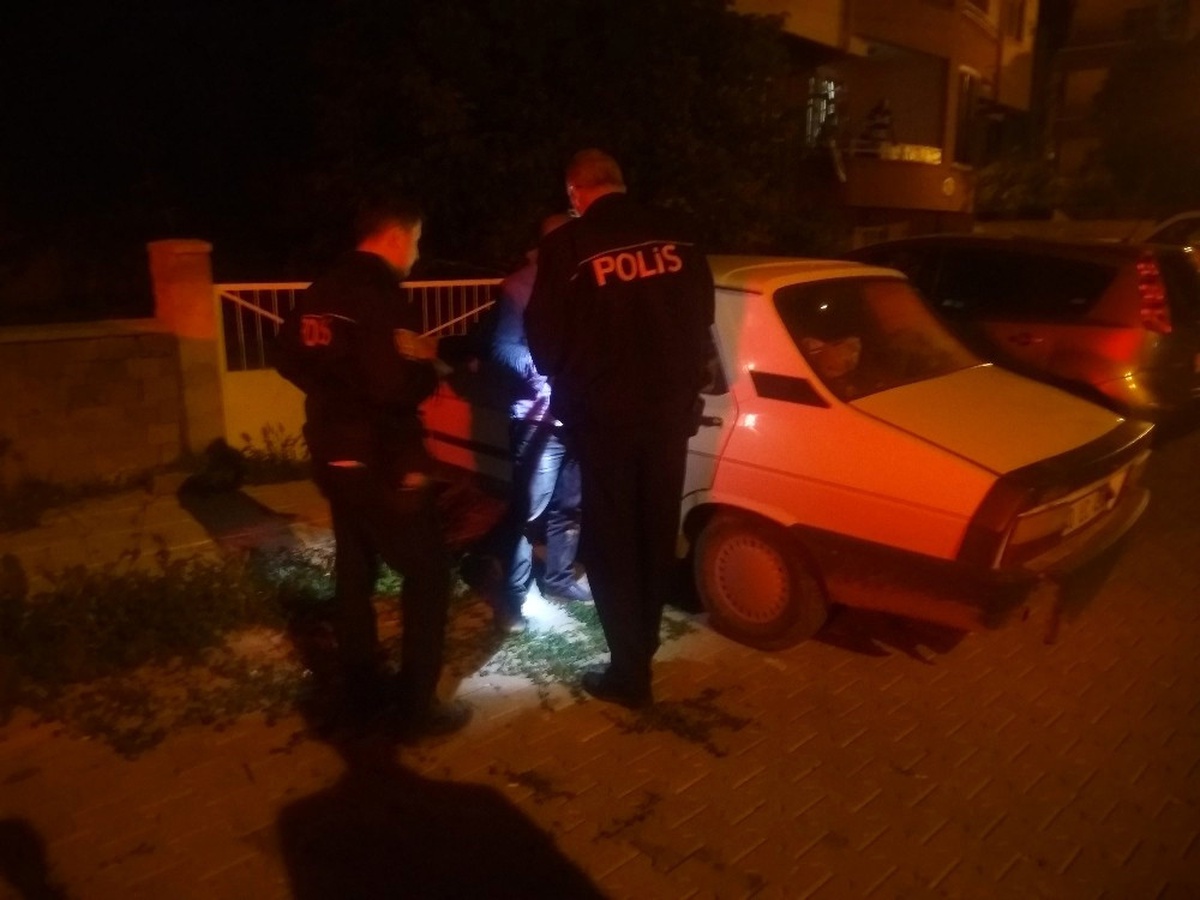 Aşırı Alkolden Otomobilinde Uyudu Polise \'Park Halindeyim Suç İşlemedim\' Dedi