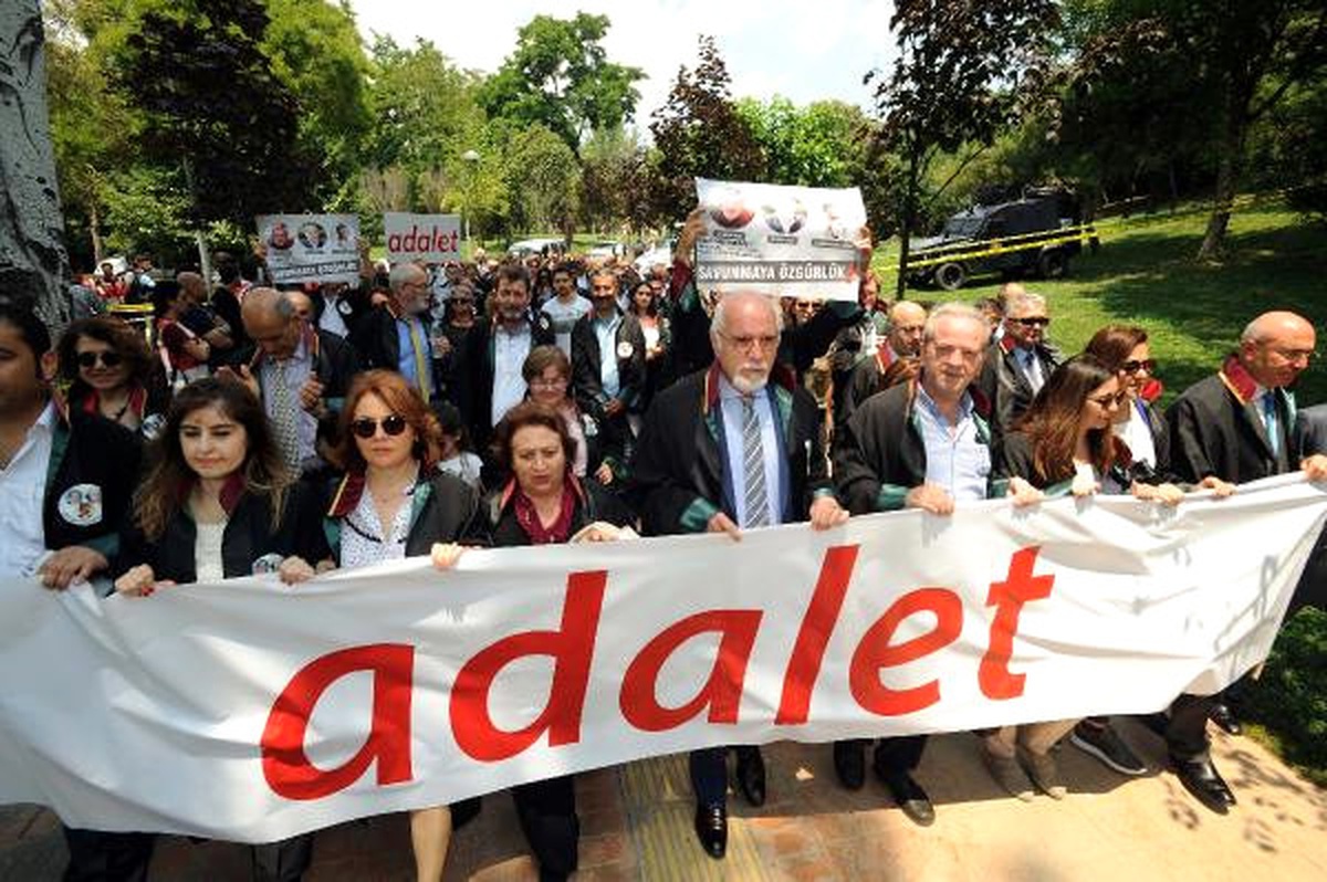 Avukatlardan Adalet Nöbetine Destek Yürüyüşü