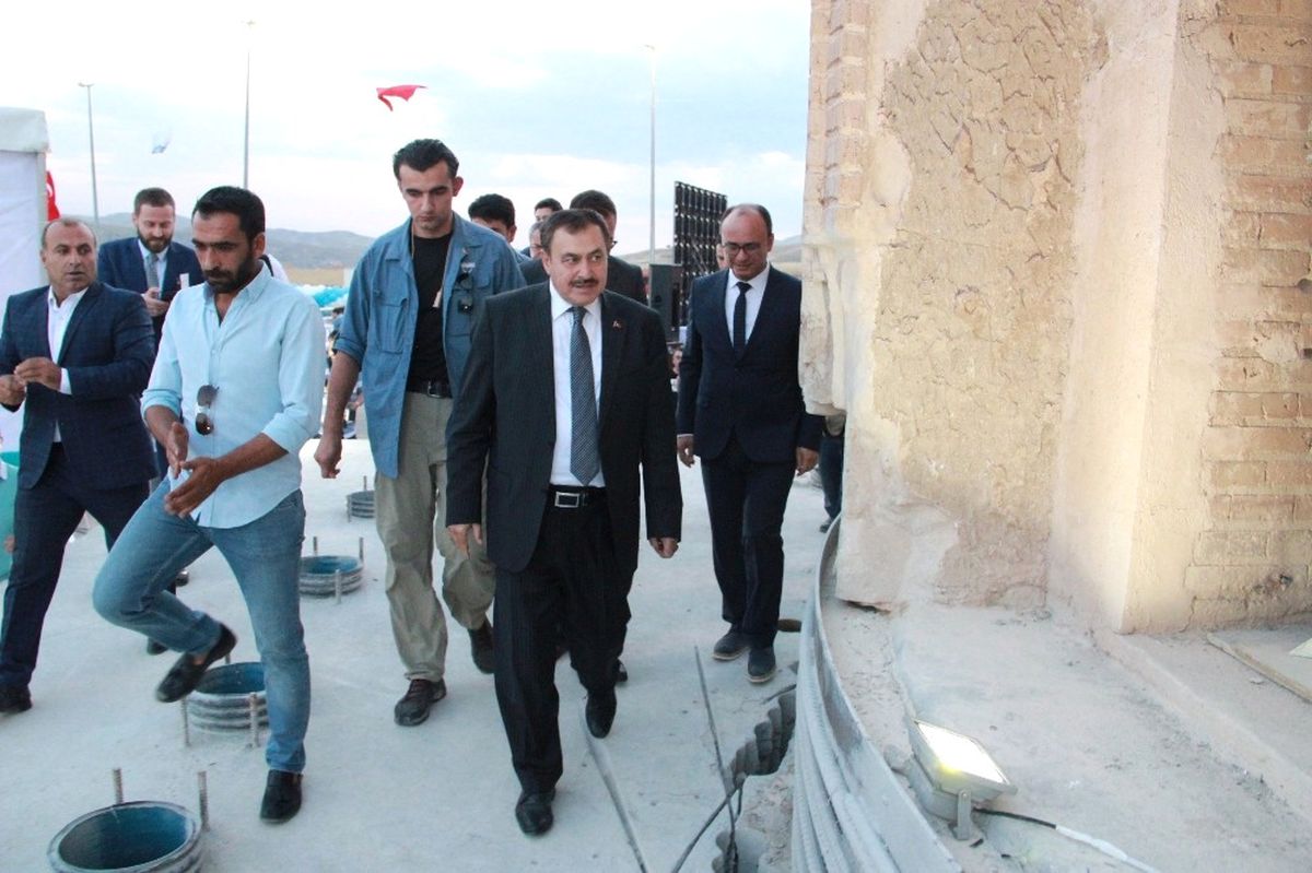 Bakan Eroğlu, Zeynel Bey Türbesi\'nde İftarını Açtı