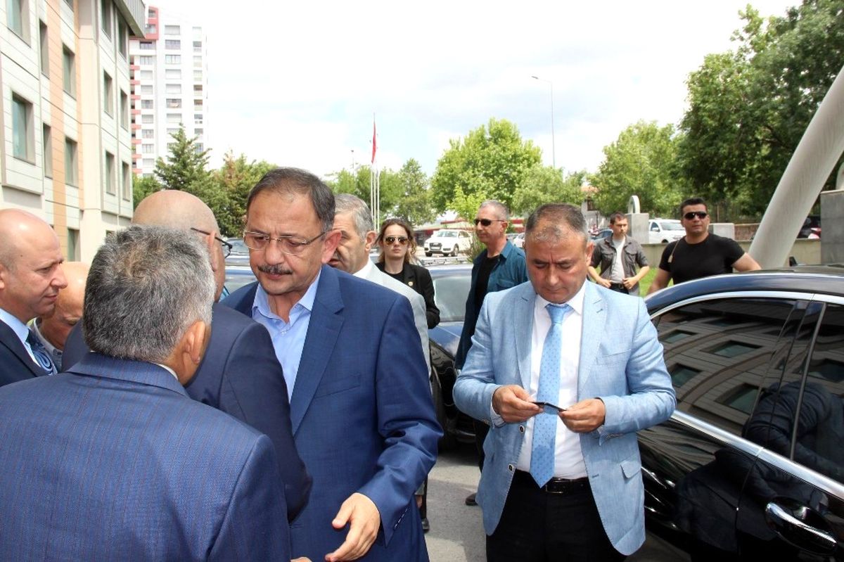Bakan Özhaseki\'nin Annesi Vefat Etti