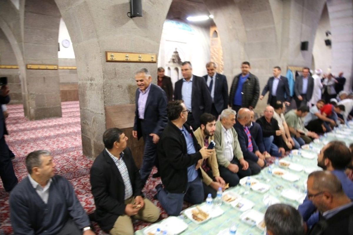 Başkan Büyükkılıç Sarımsaklı ve Hunat Mahallelerinde