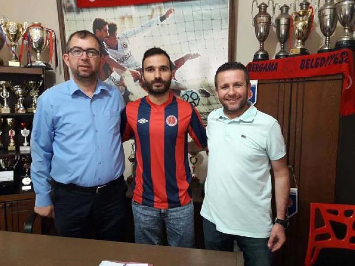 Bergama Belediyespor Hakan\'la 2 Yıllık Sözleşme İmzaladı