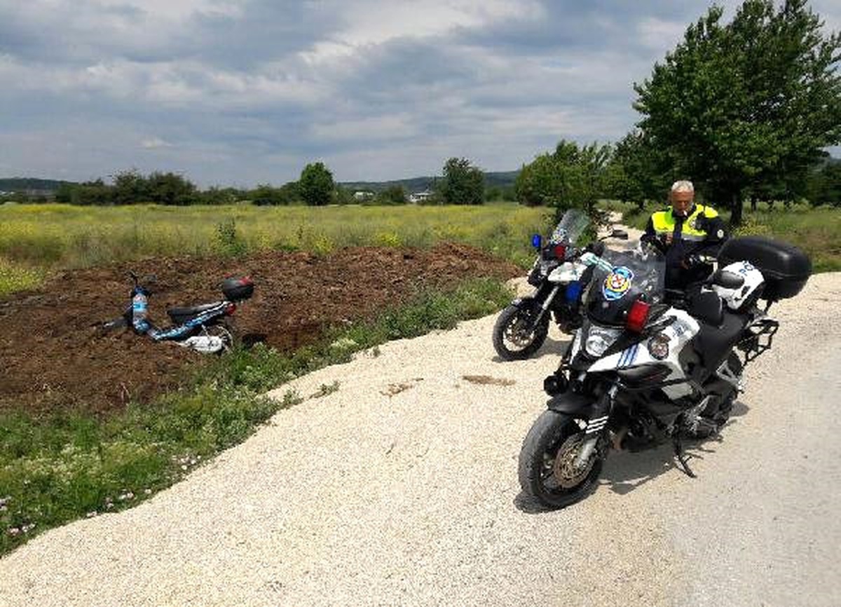 Çaldığı Motosikletle Polisten Kaçarken Gübreliğe Saplandı