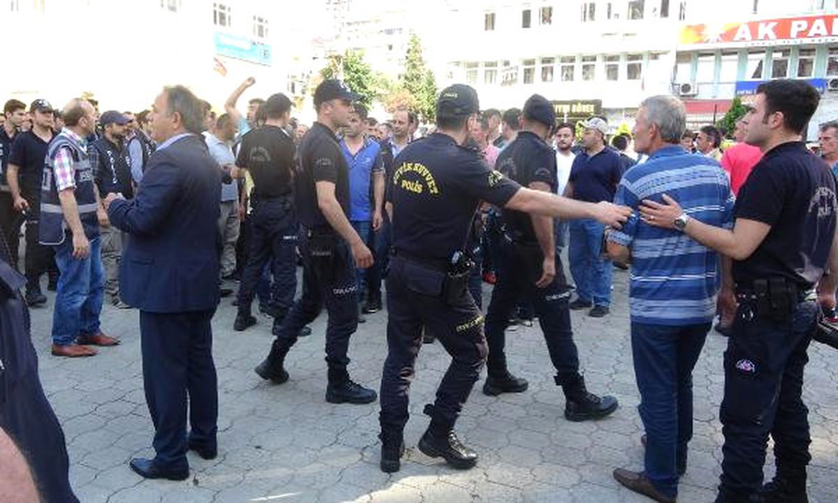 Çayeli\'nde, CHP\'nin \'Adalet\' Yürüyüşünde Gerginlik Yaşandı
