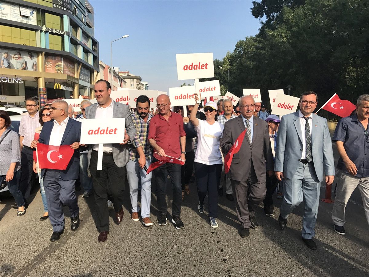 CHP\'nin Berberoğlu\'nun Tutuklanmasına Tepki Yürüyüşü