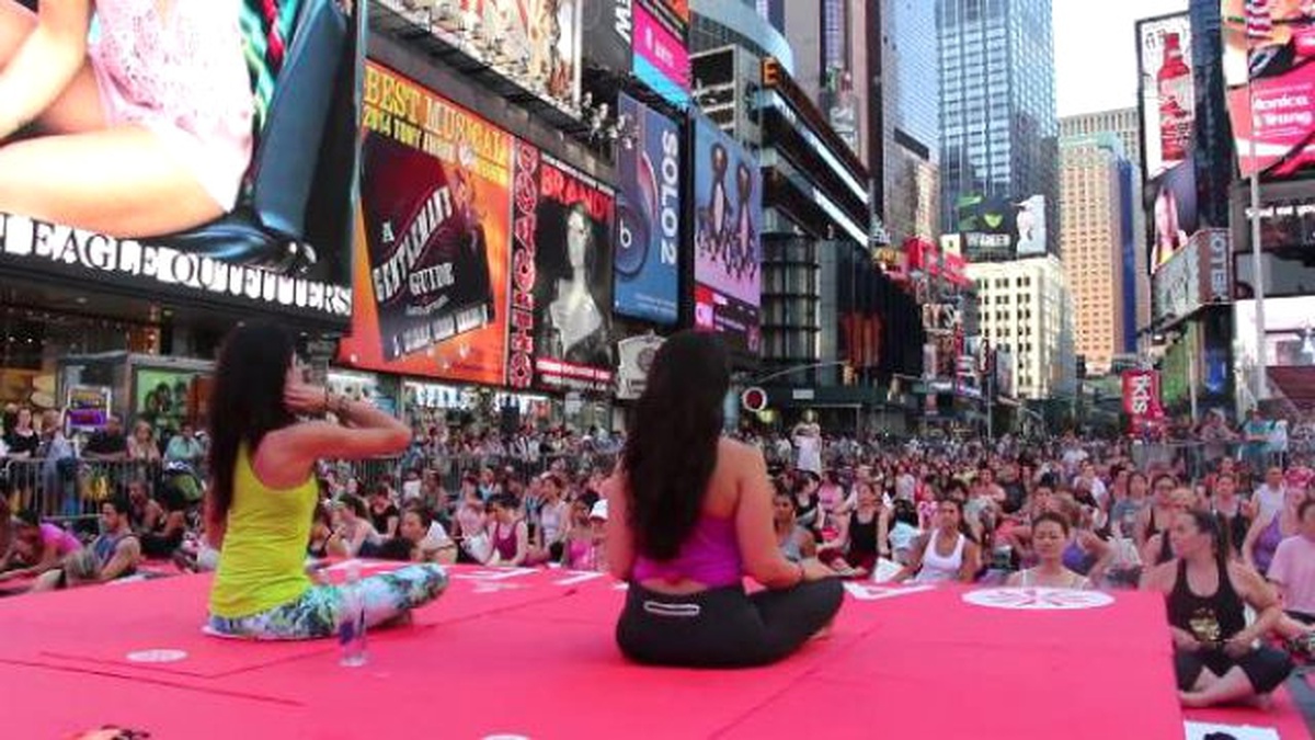 Dha Dış Haber - Times Meydanı\'nda Yoga Zamanı