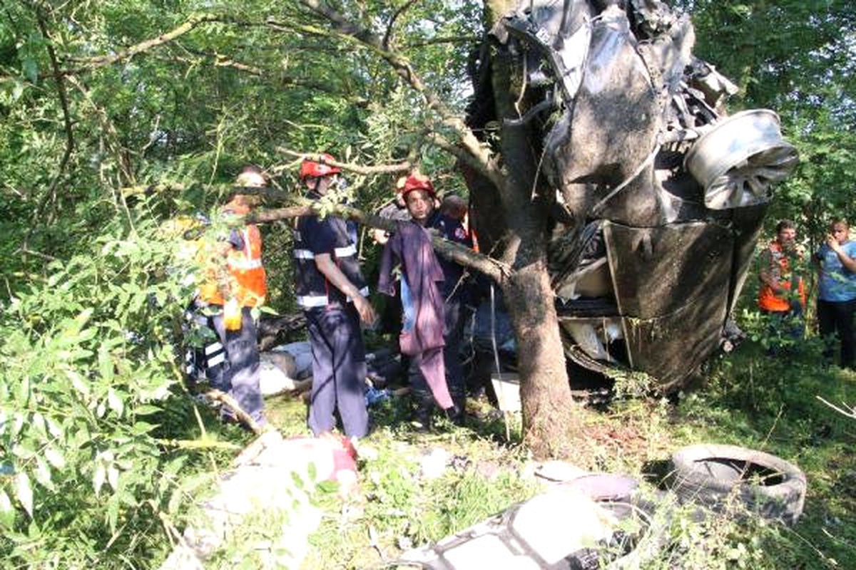 Düzce\'de Otomobil Şarampole Yuvarlandı: 3 Ölü, 1 Yaralı (1)