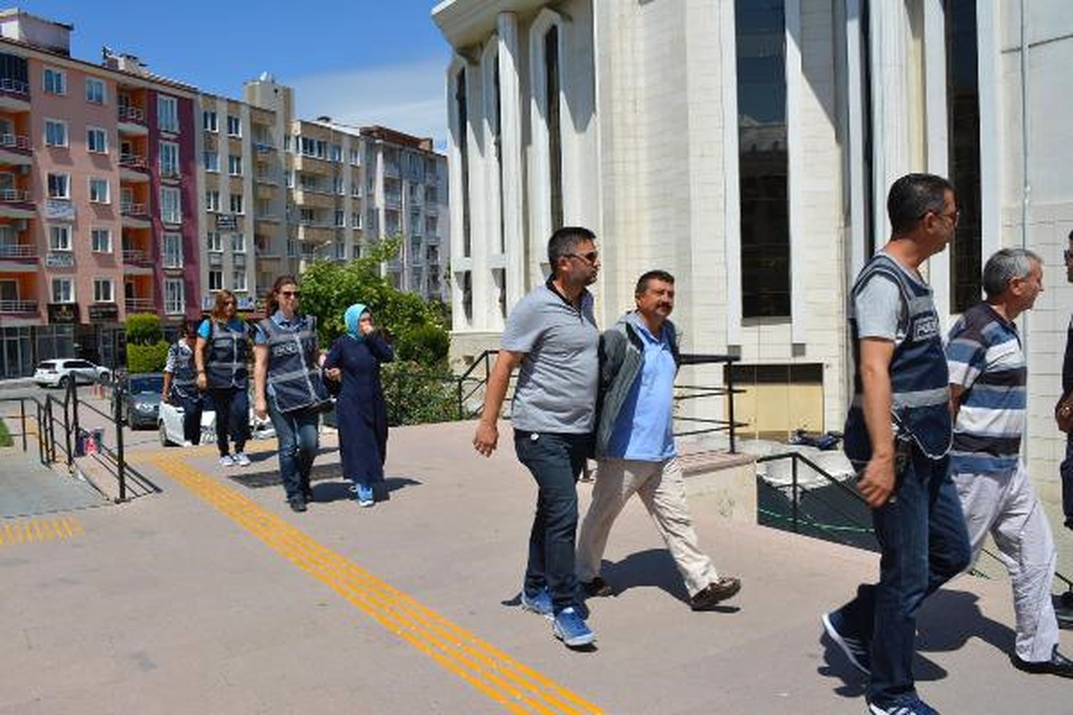 Edremit\'te Fetö/pdy Operasyonuna 13 Tutuklama