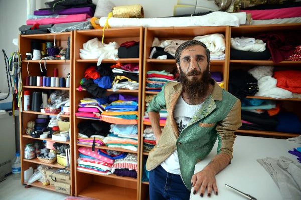 Enayi\' Dövmeli O Tasarımcı Dha\'ya Konuştu; "Uyuşturucu Satıcısı Değil,sokak Gözlemcisiyim"