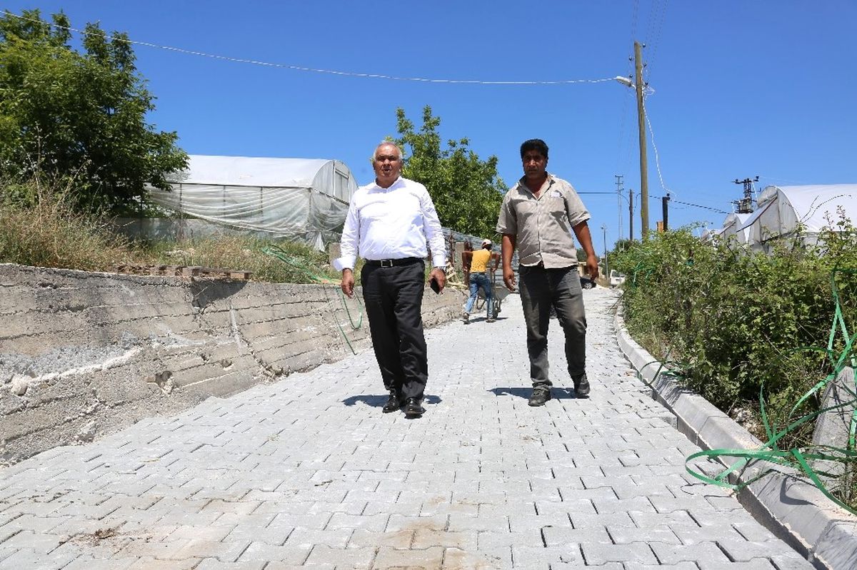 Erdemli\'de Yol Yapım Çalışmaları Sürüyor