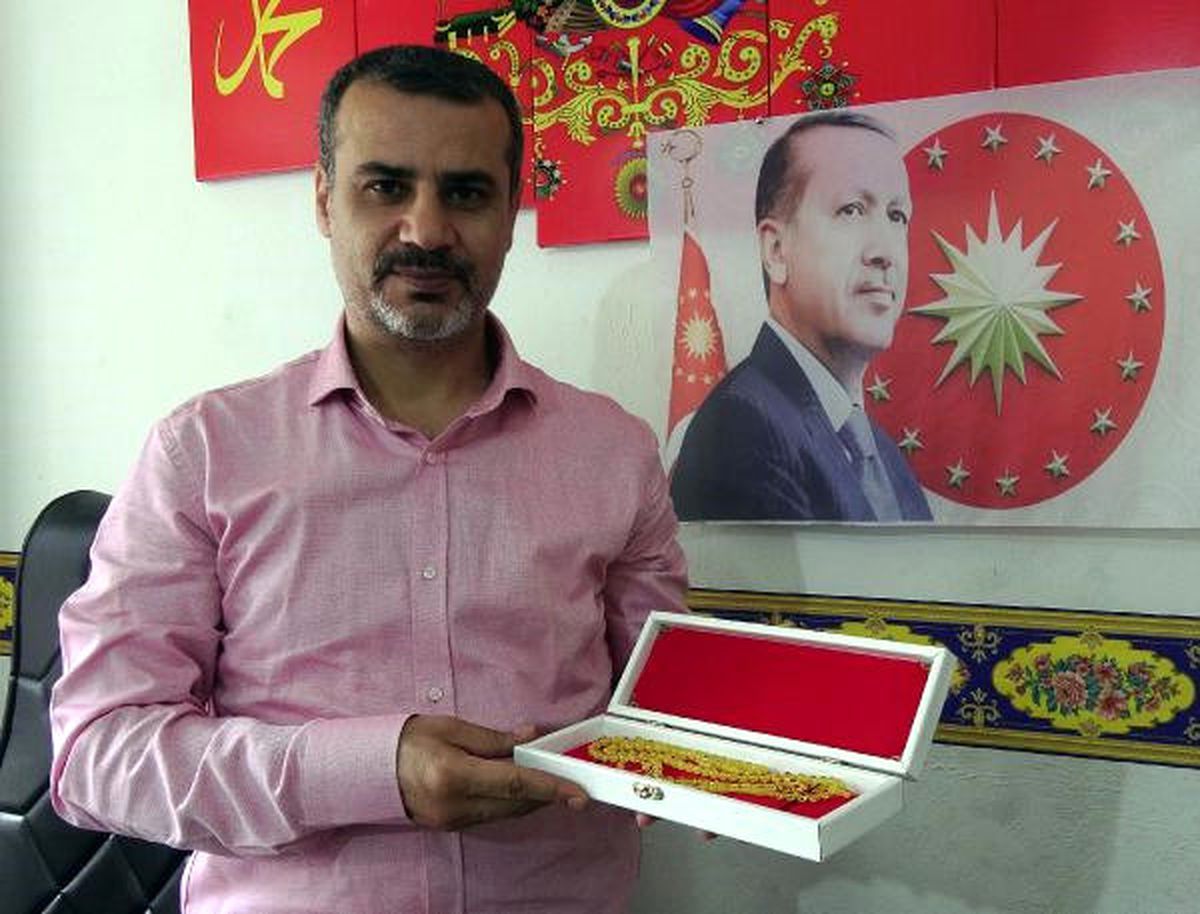 Erdoğan\'a 99\'lu Osmanlı Sıkma Kehribar Tespih Yaptı