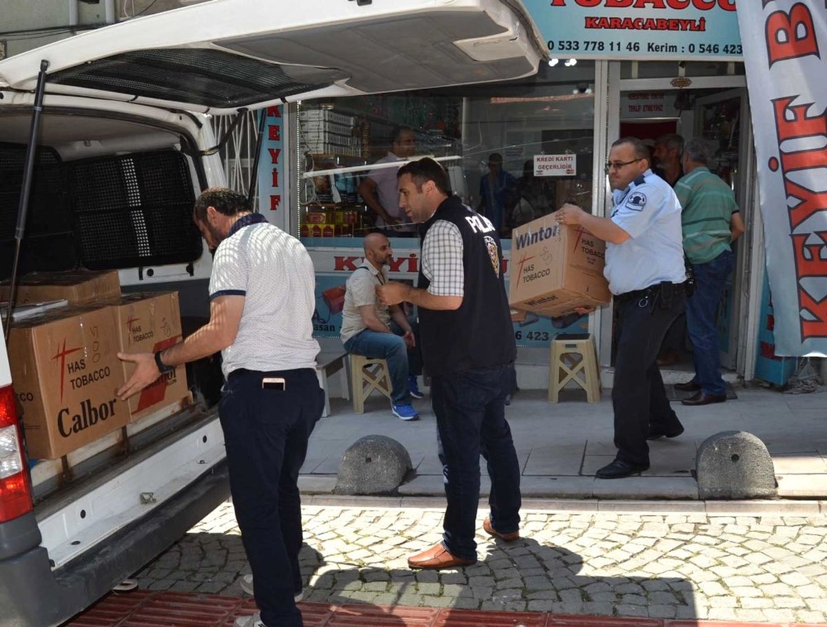 Gemlik\'te 12 Bin Paket Sigara Ele Geçirildi