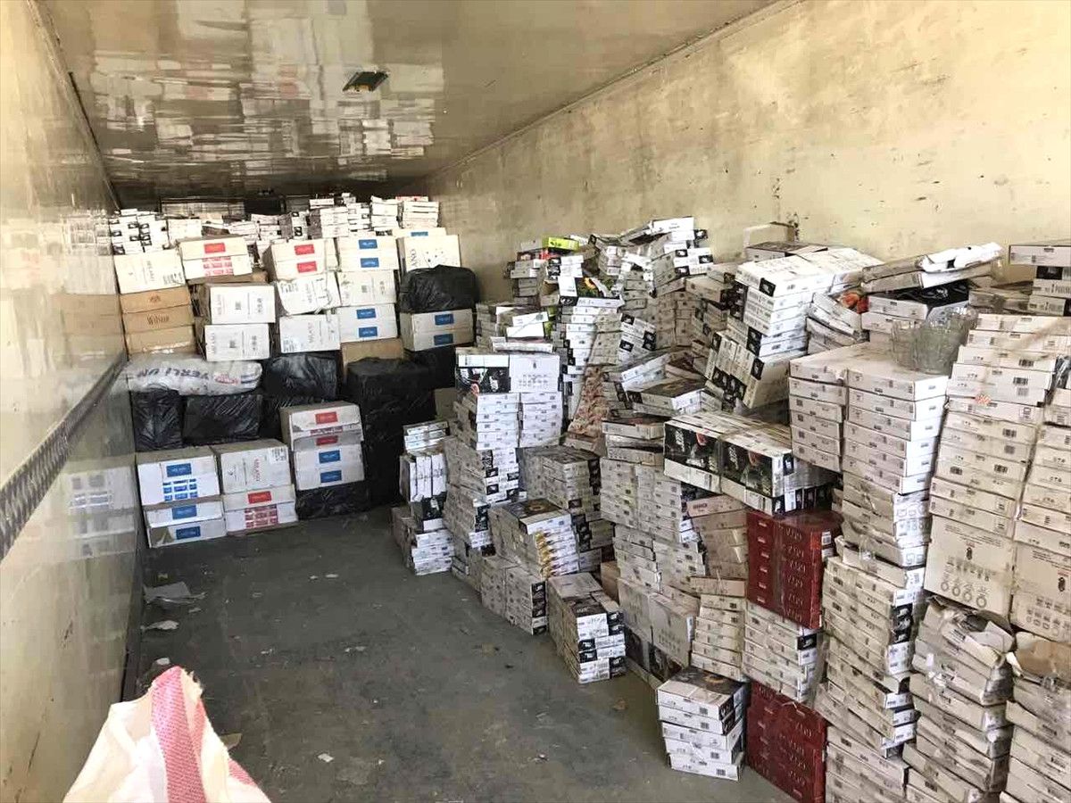 Gemlik\'te 12 Bin Paket Kaçak Sigara Ve 280 Kilogram Kaçak Tütün Ele Geçirildi