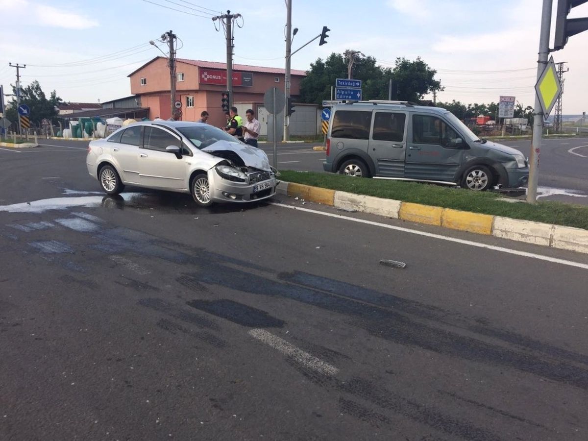 Hayrabolu\'da Maddi Hasarlı Kaza