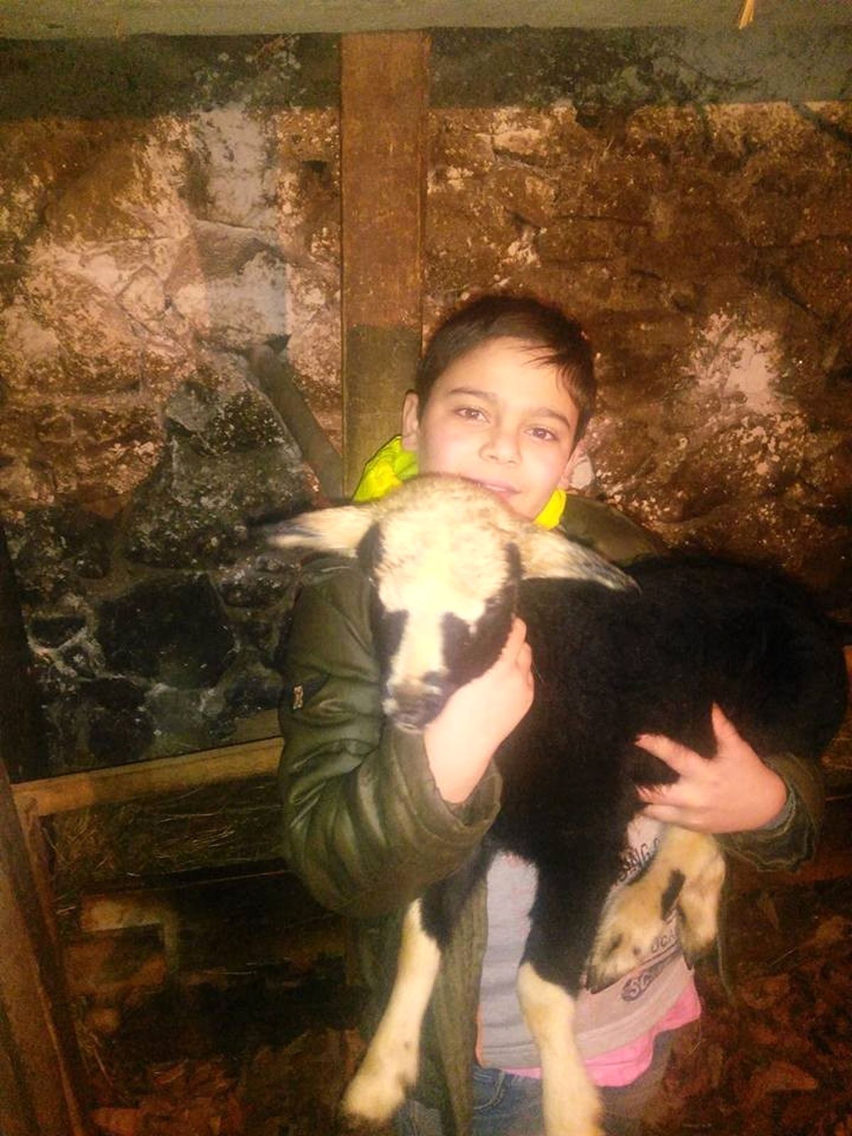 Trabzon\'da Gün Boyunca Aranan Emirhan, Havalandırma Boşluğunda Ölü Bulundu