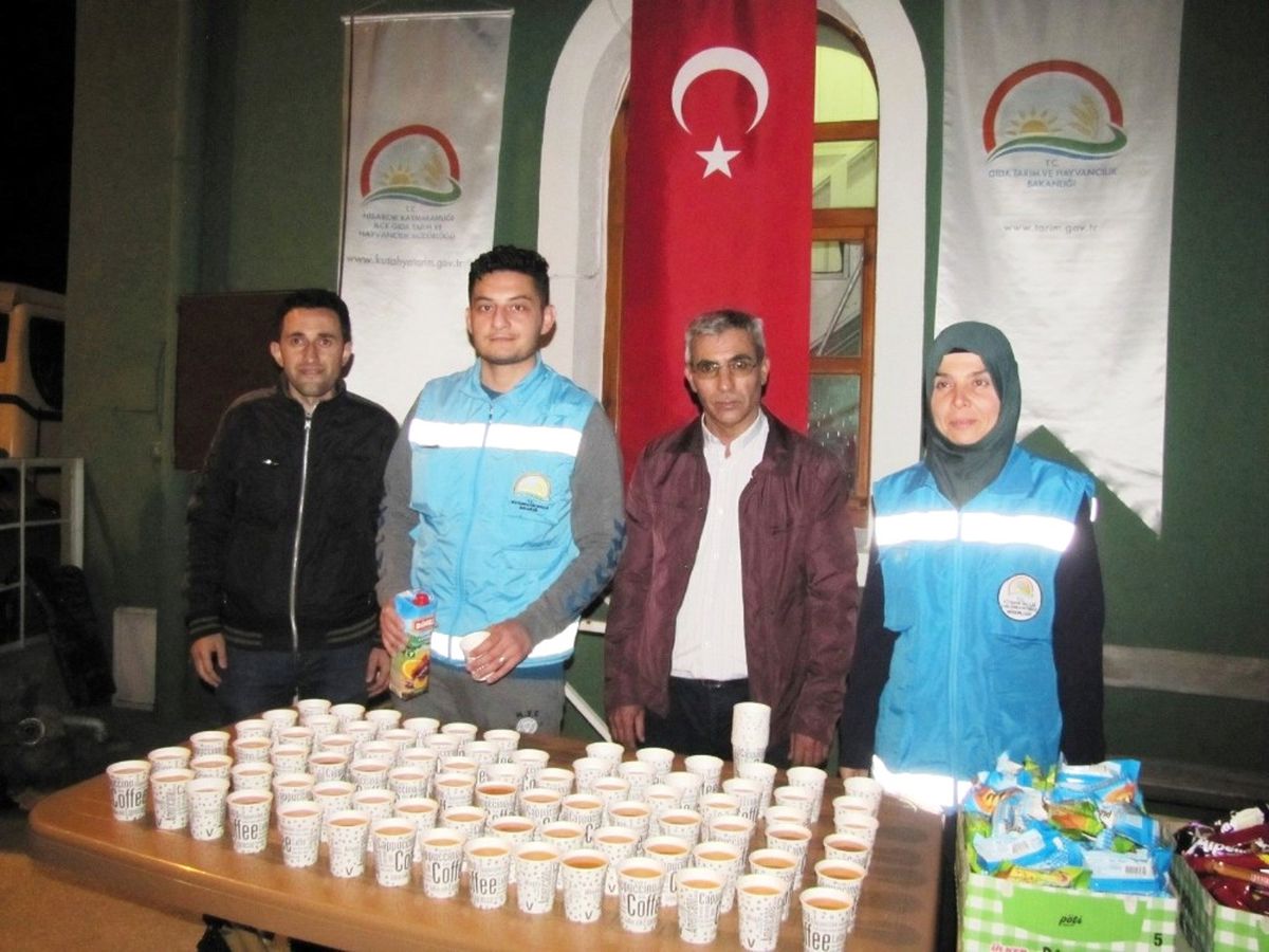 Hisarcık İlçe Tarım\'dan Kadir Gecesinde Çikolata, Kek ve Meyve Suyu İkramı
