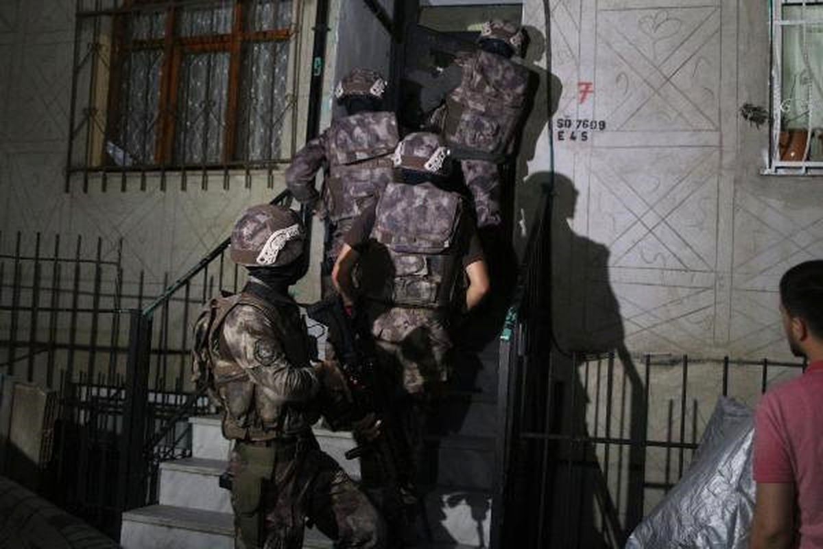 İstanbul\'da Helikopter Destekli Uyuşturucu Operasyonu