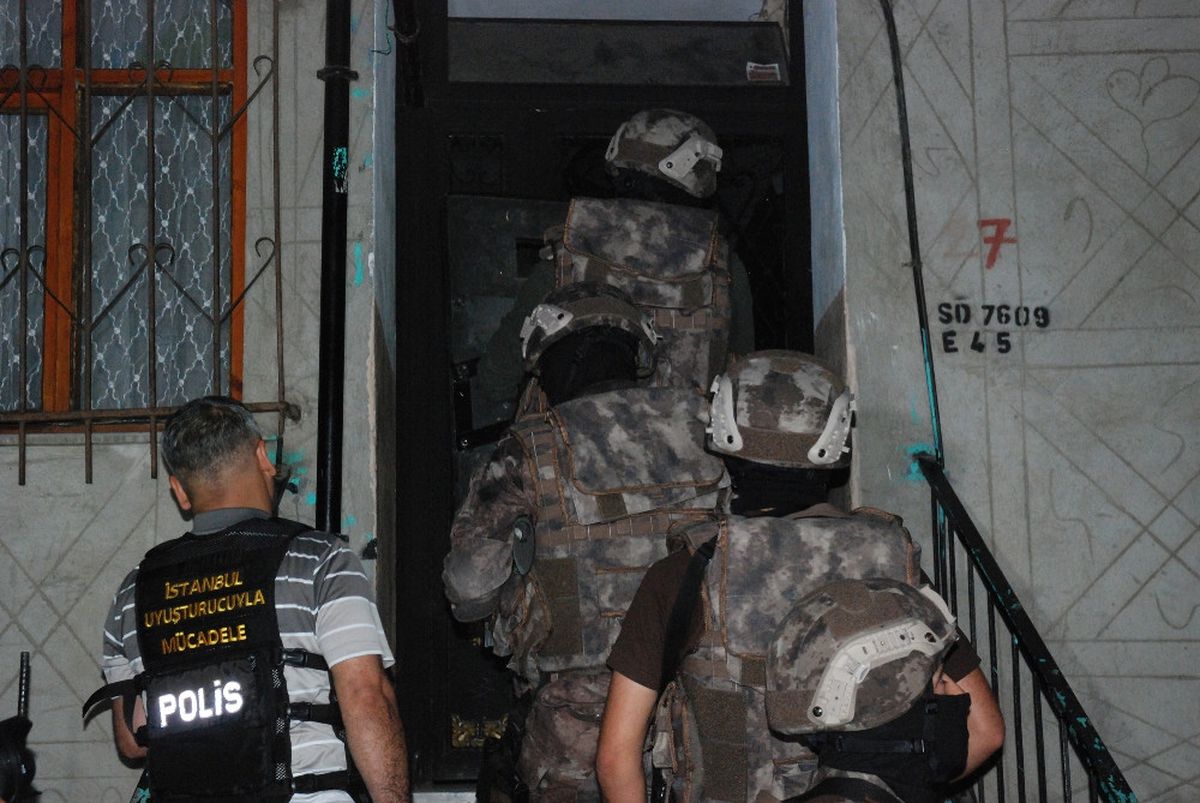 Istanbul\'da Helikopter Destekli Uyuşturucu Operasyonu