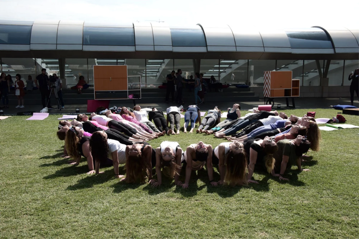 İstanbullular Tüm Dünyayla Birlikte Yoga Yaptı