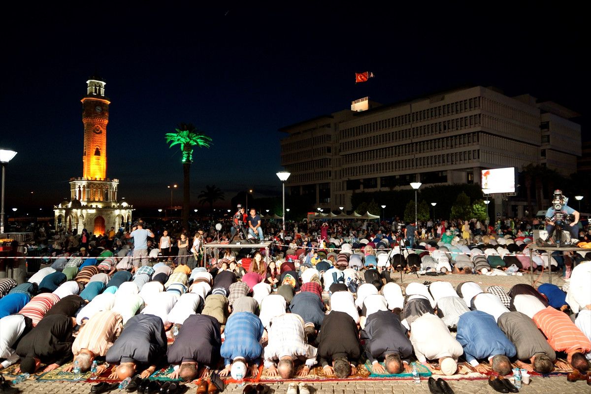 İzmir\'de Kadir Gecesi
