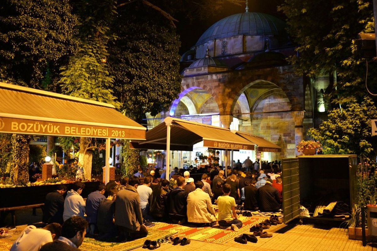 Kadir Gecesi\'nde Camiler Dolup Taştı