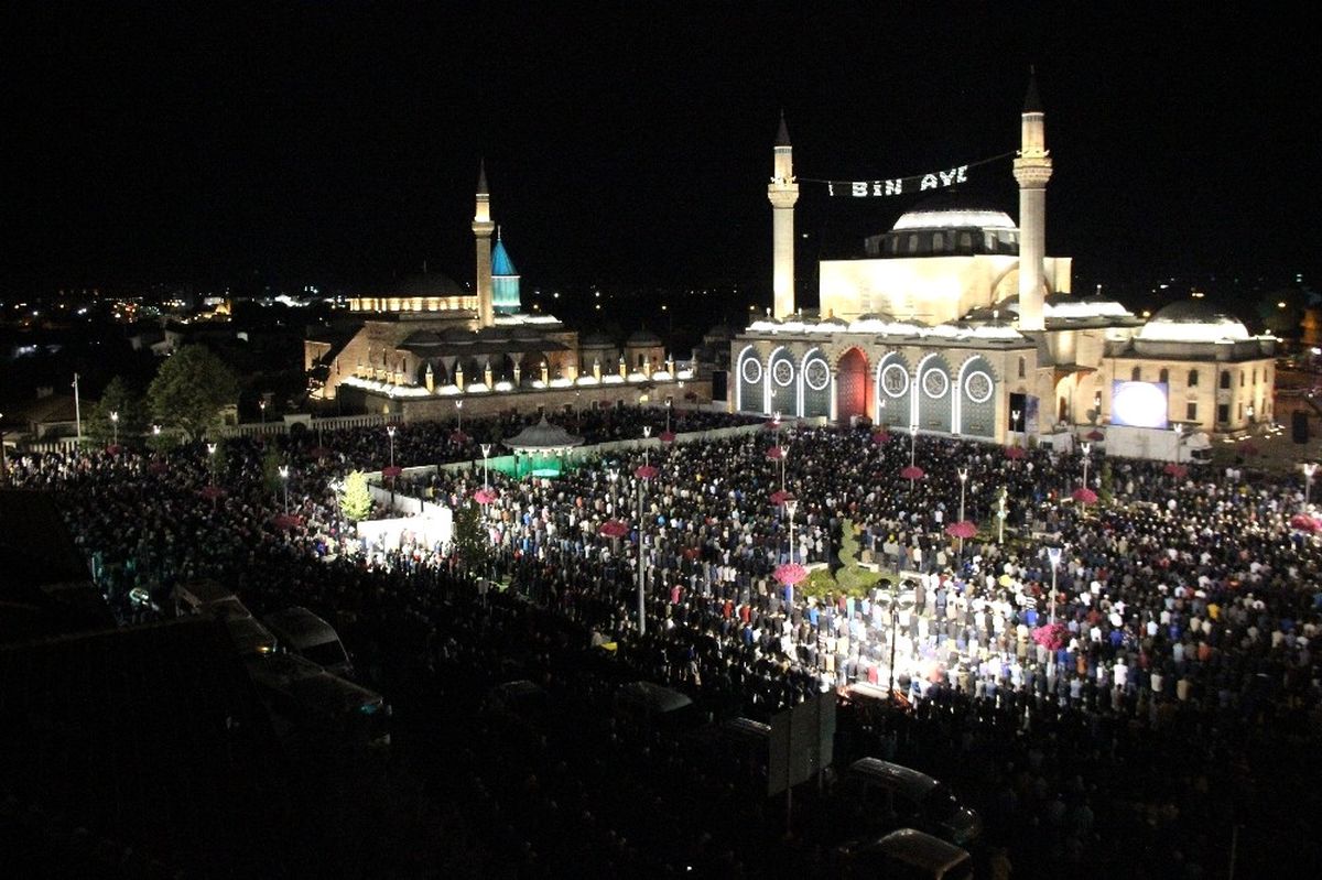 Kadir Gecesi\'nde Onbinler Mevlana Meydanı\'nda Bir Araya Geldi