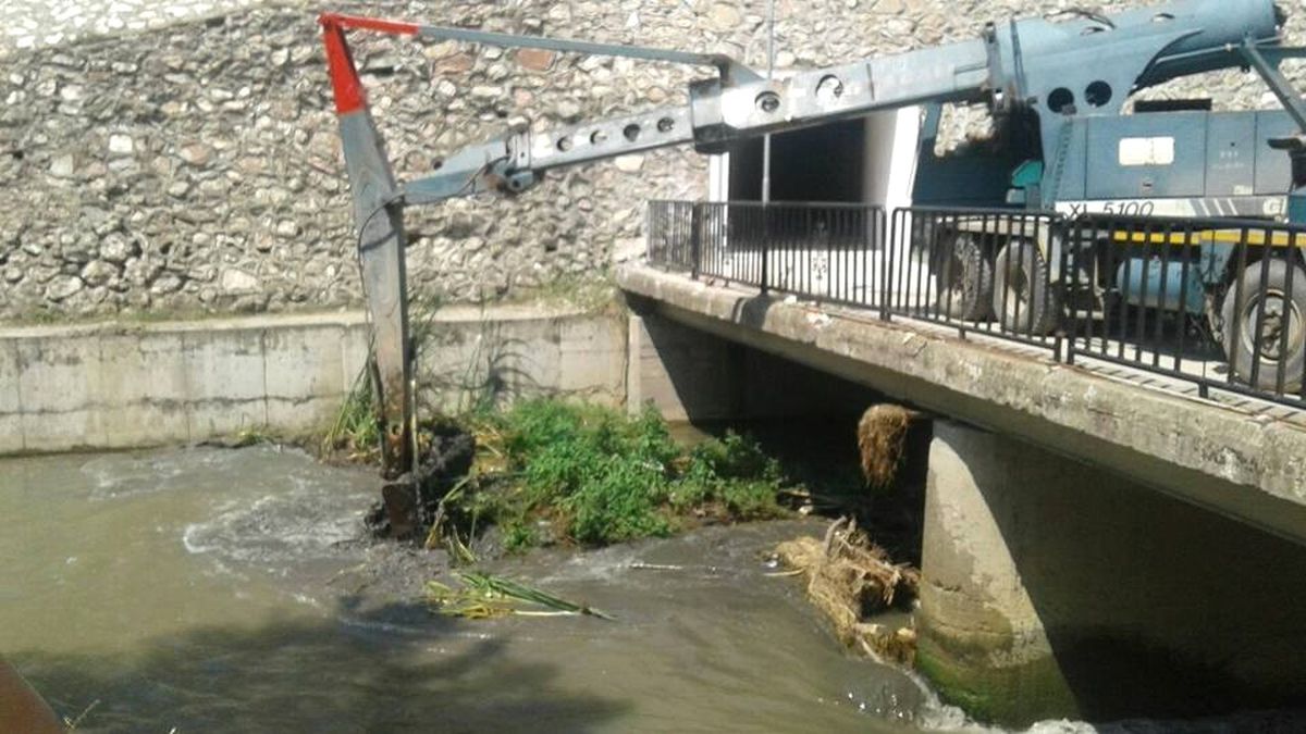 Karasu\'da Temizleme Çalışması Yapılıyor