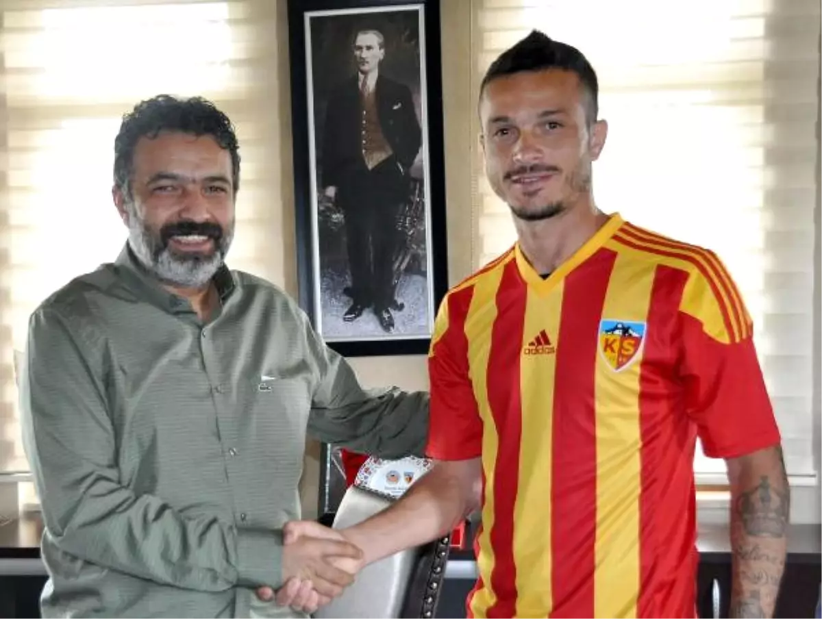 Kayserispor\'da Kaleci Silvio ile Bodrin 3\'er Yıllık İmza Attı