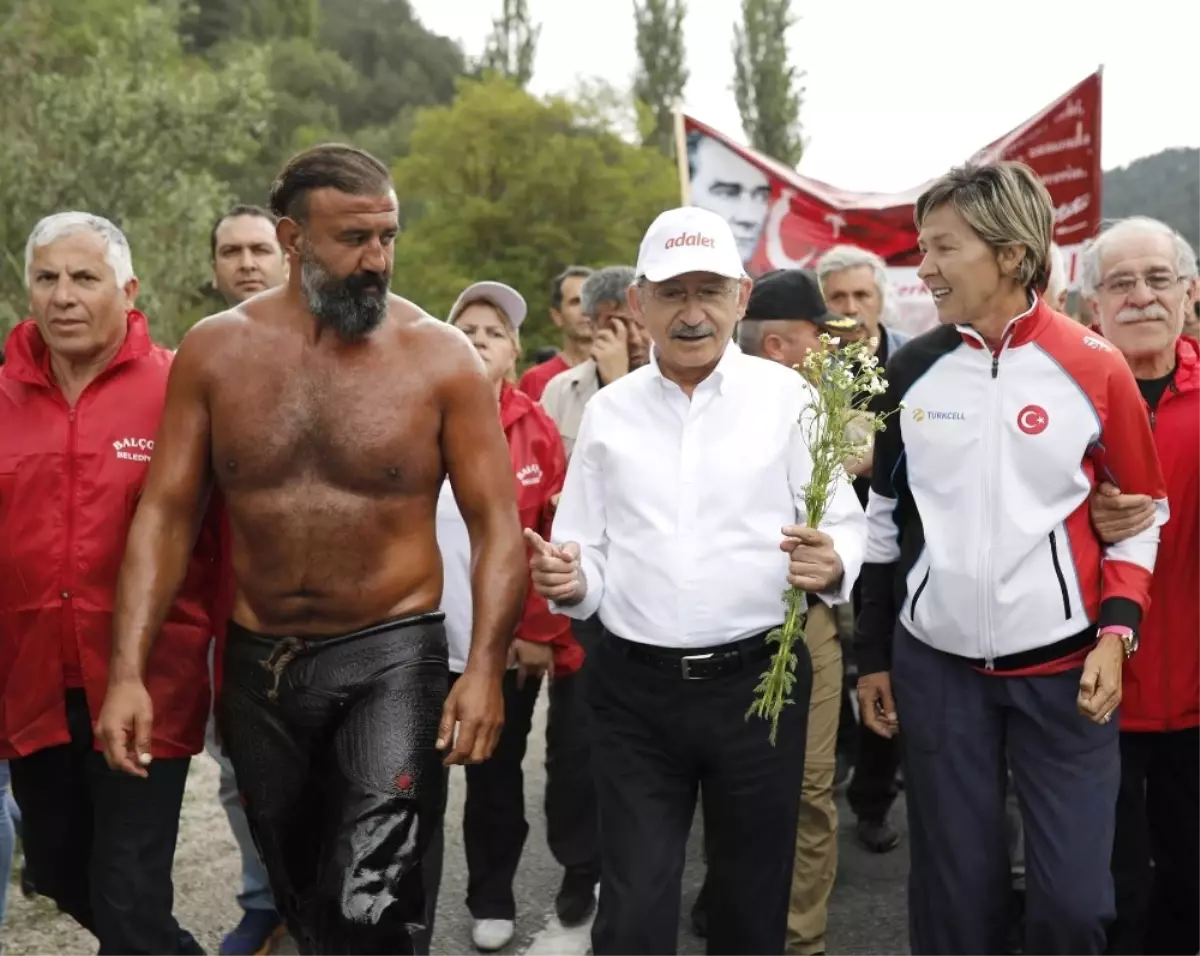 Kılıçdaroğlu\'nun Yürüyüşüne Destek Veren Kırkpınar Başpehlivanı, Dopingli Çıktığı İçin Unvanı Geri...