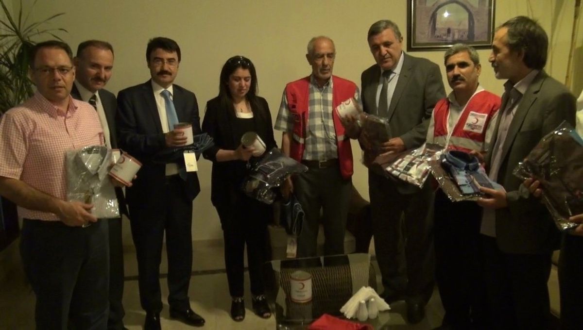 Kızılay\'dan Öğrencilere Bayram Hediyesi