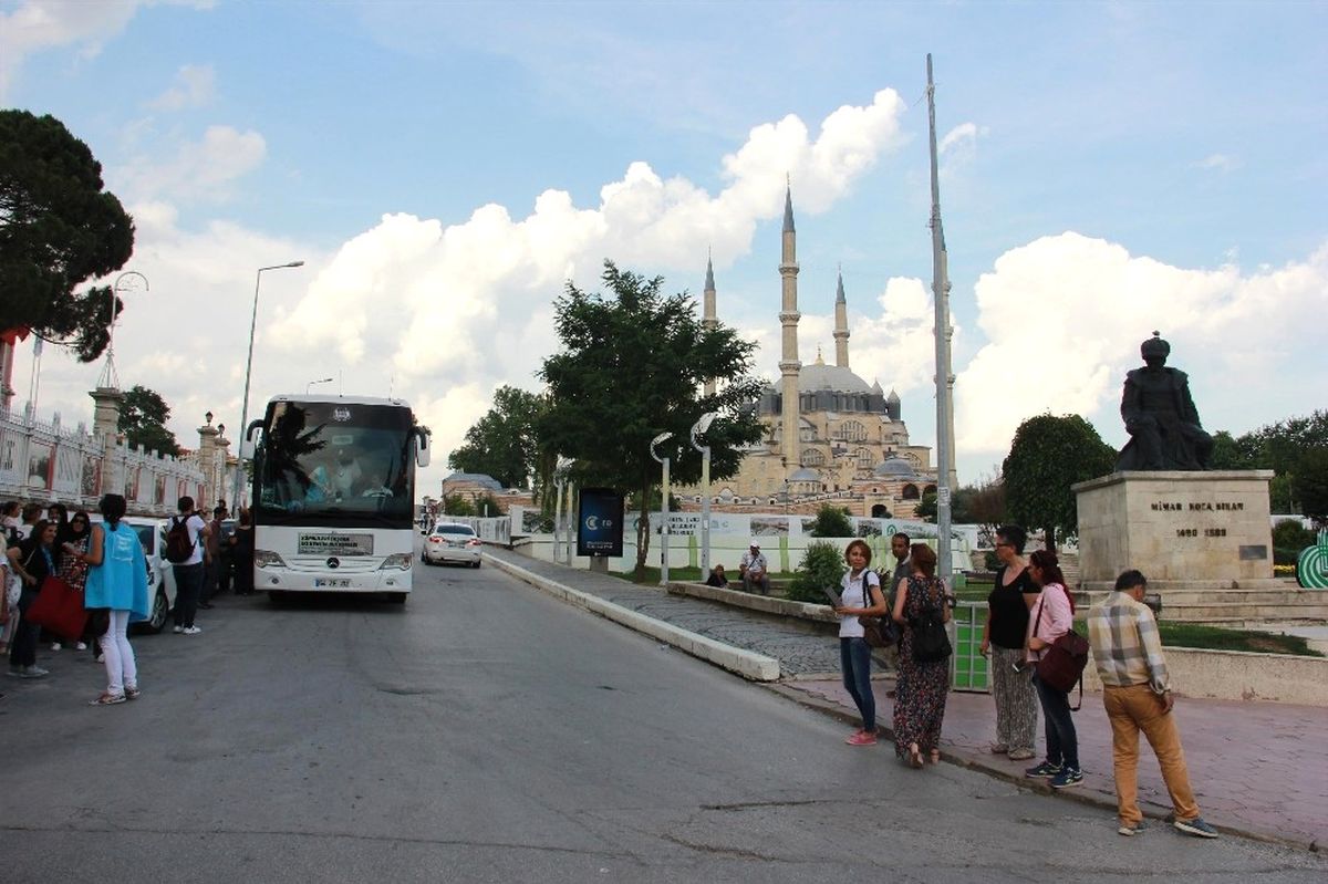 Köprüleri Taştan İki Kent Buluştu