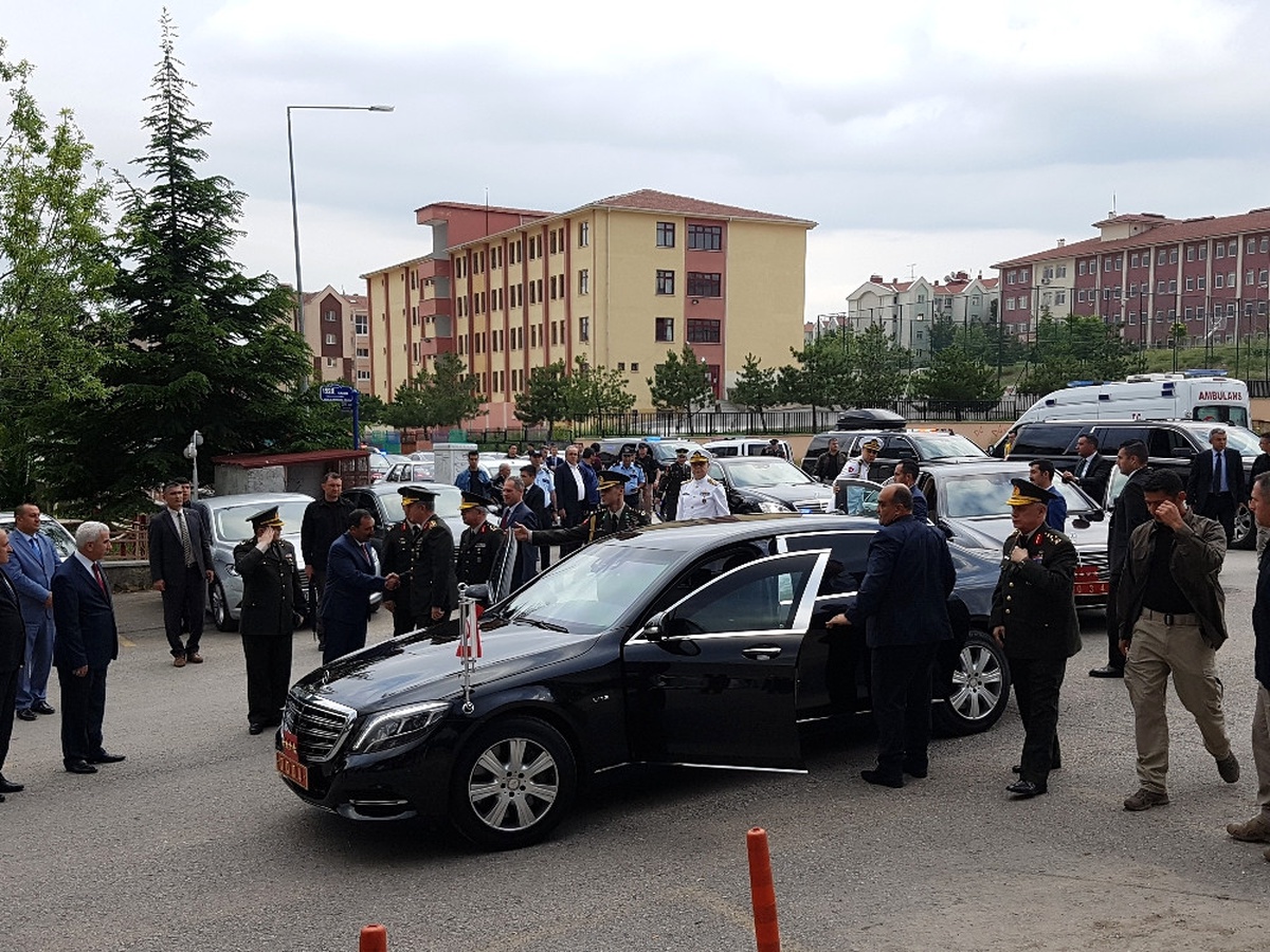 Orgeneral Akar\'dan Şehit Ailesine Taziye Ziyareti