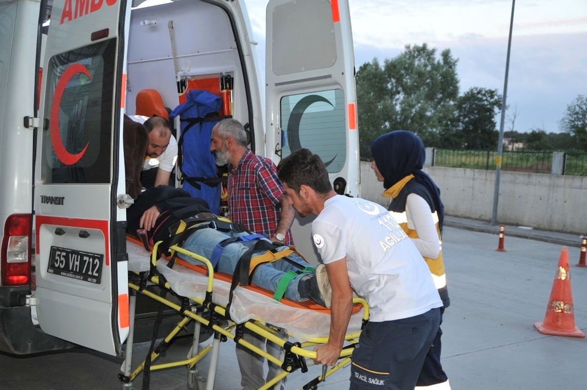 Otomobil ile Motosiklet Çarpıştı: 1 Yaralı