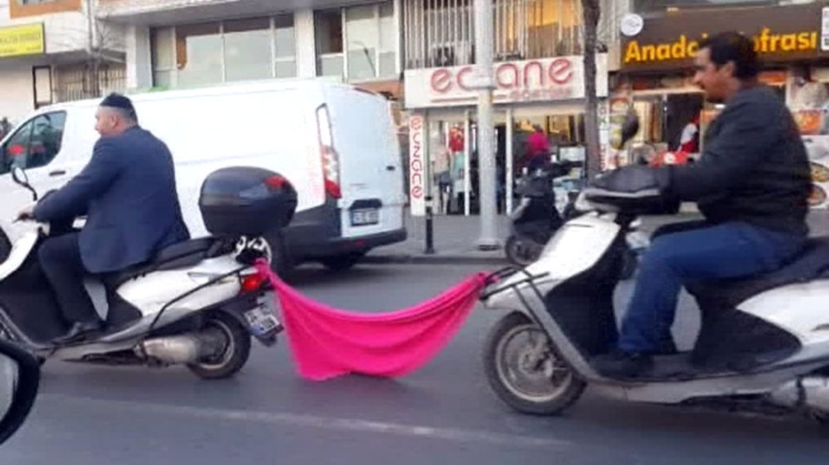 İstanbul\'da Tehlikeli ve İlginç Yolculuklar Kamerada
