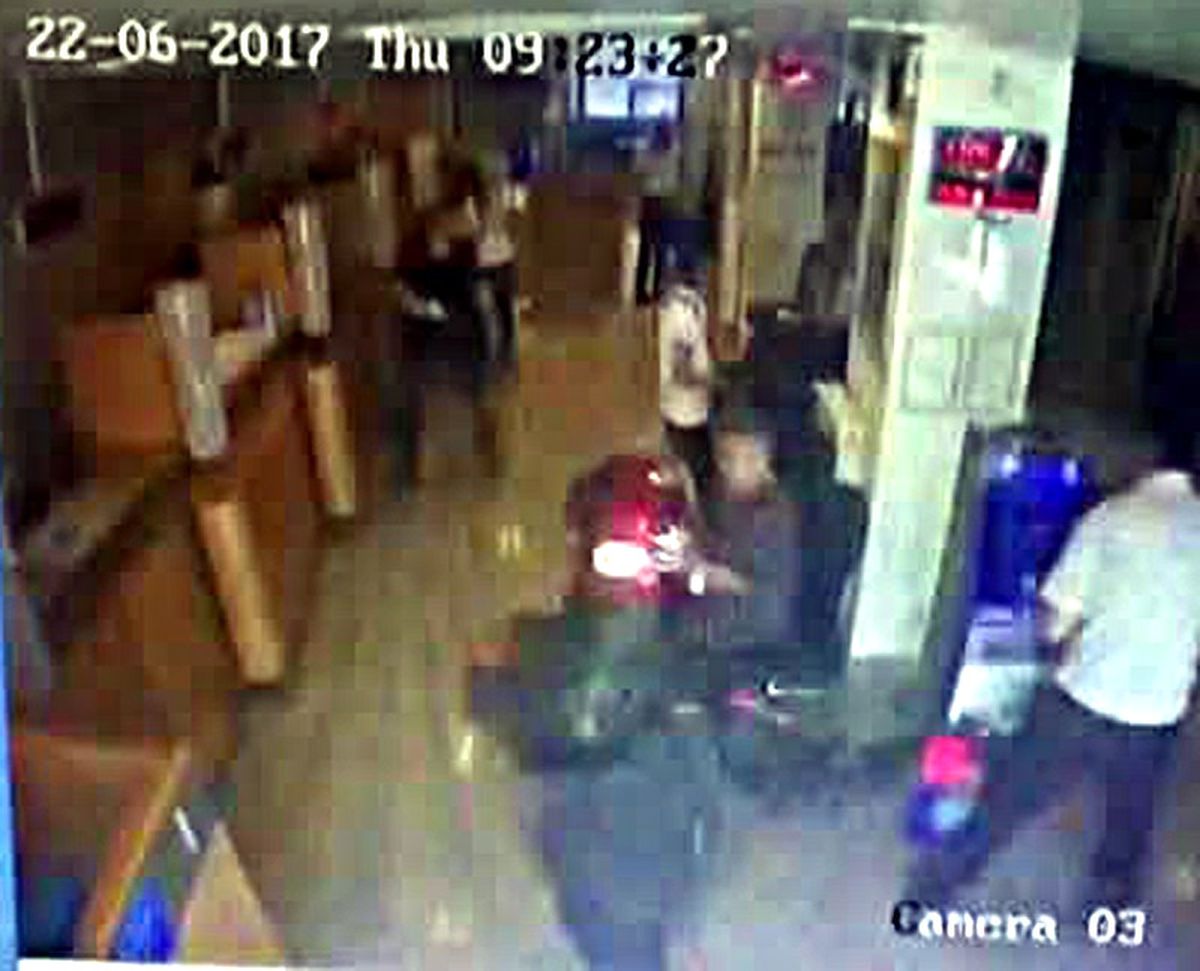 Kartal\'da Yaşanan Silahlı Banka Soygunu Kamerada