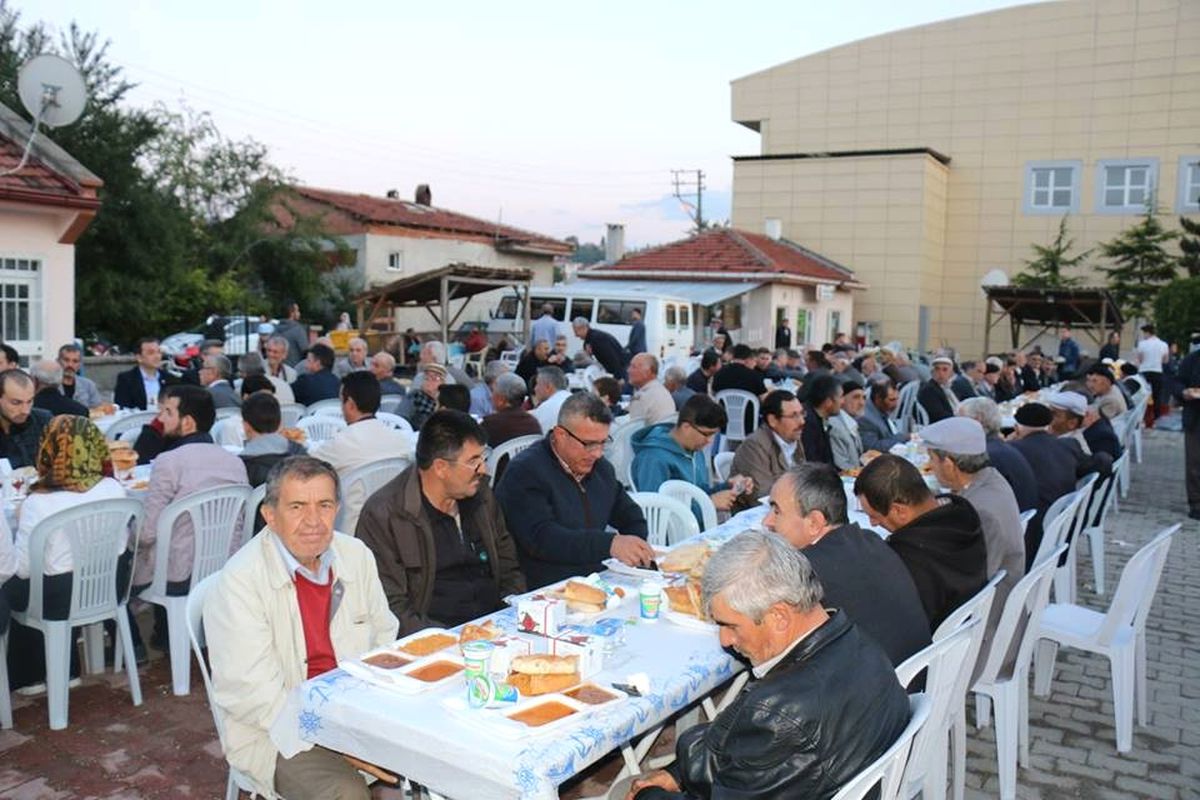 Pazaryeri\'nde Ramazan Dolu Dolu Geçiyor