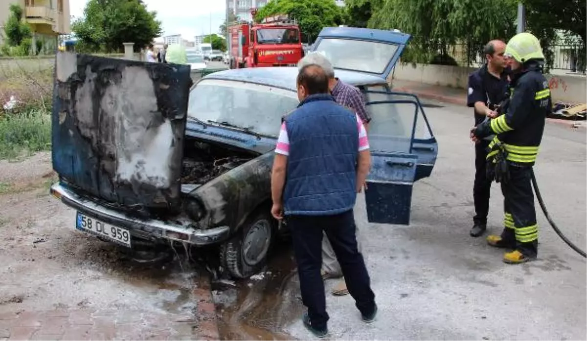 Seyir Halindeki Otomobil Alev Aldı