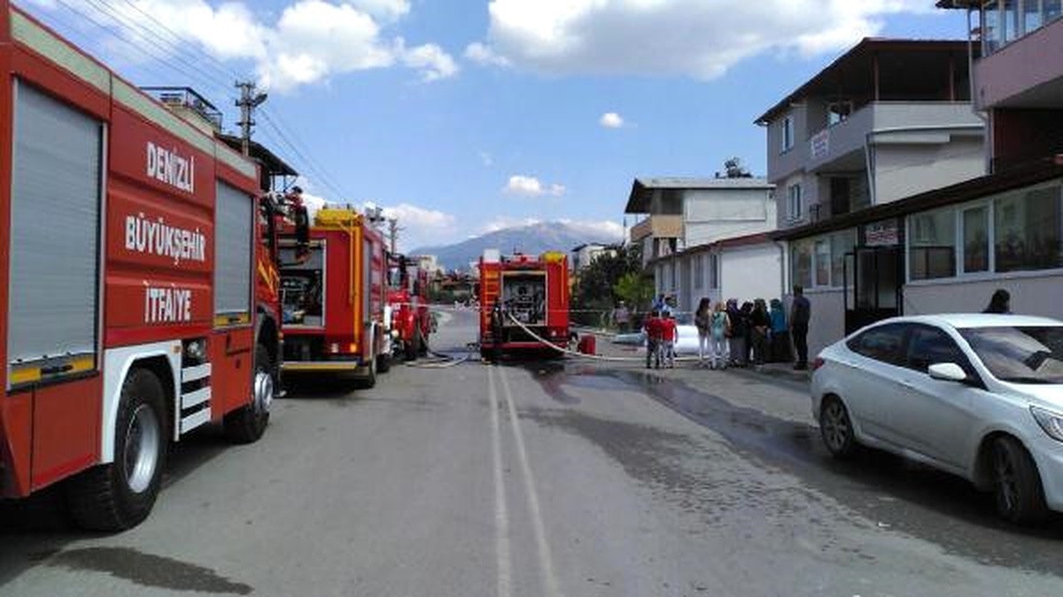 Tekstil Deposundaki Yangın Maddi Zarara Yol Açtı