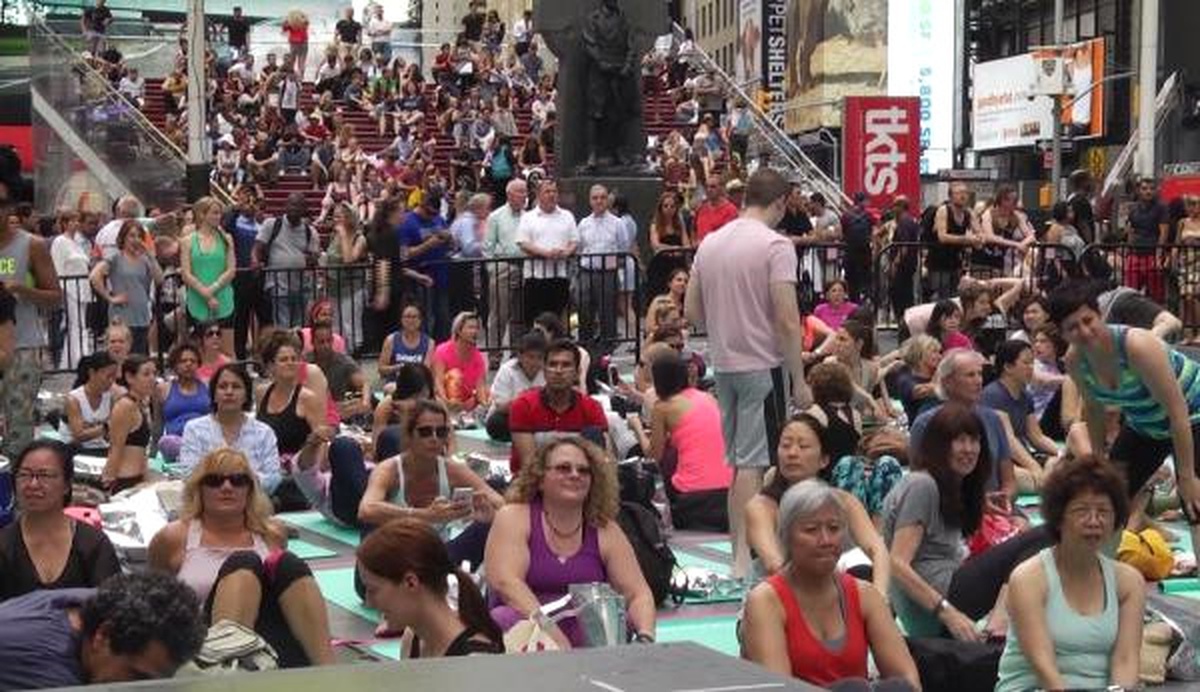 Times Meydanı\'nda Yoga Zamanı
